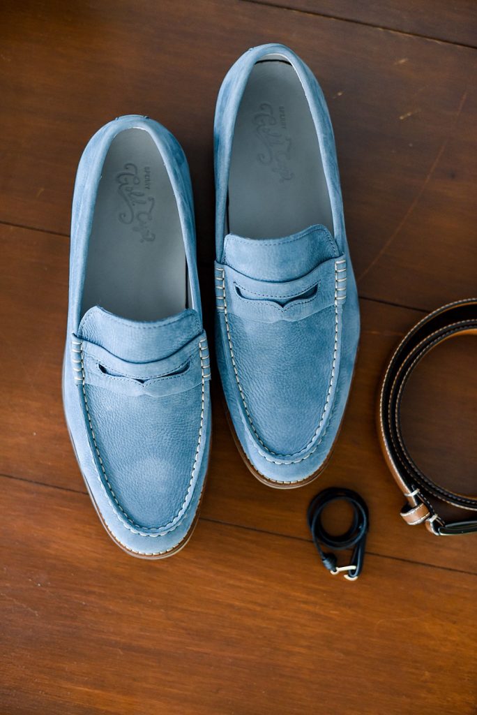 groom's details blue shoes