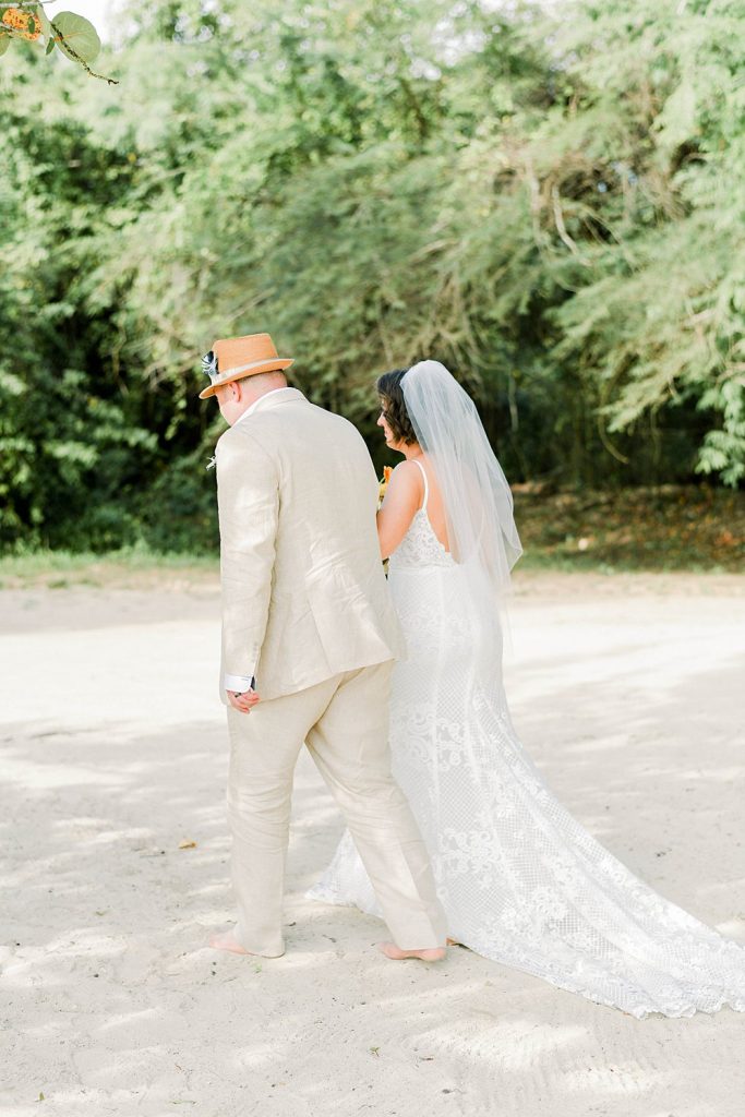 minitas beach wedding