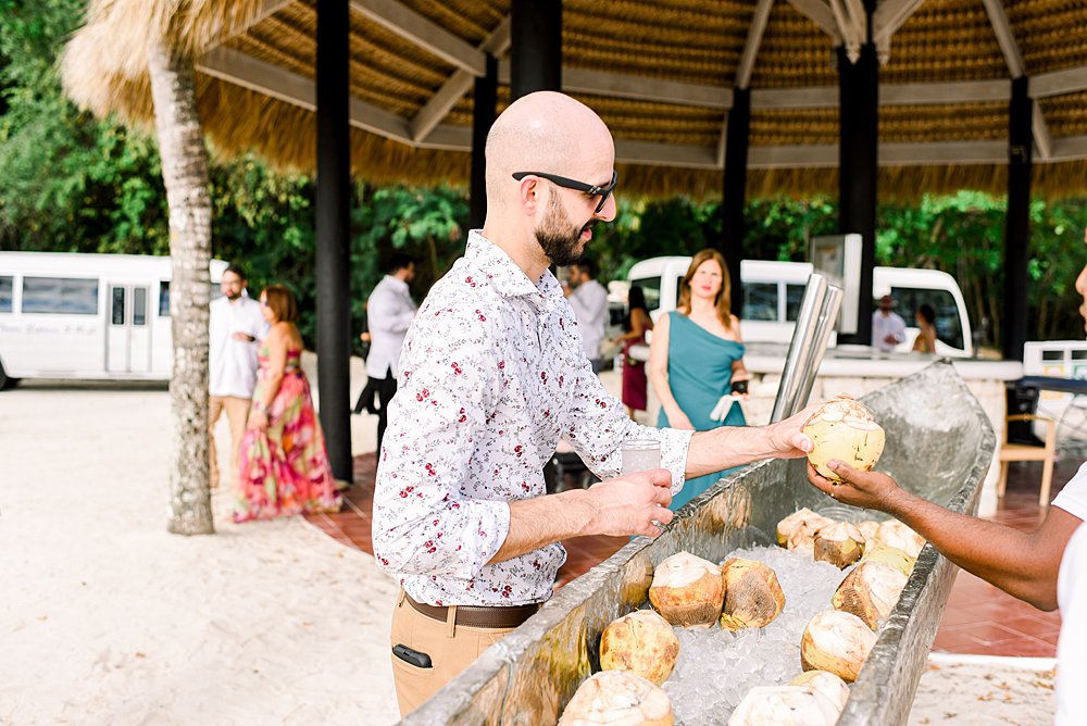 cocktail hour in minitas casa de campo