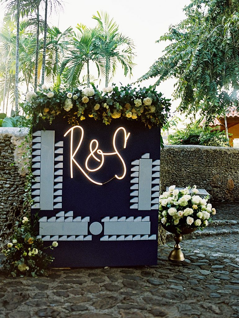 unique escort card display