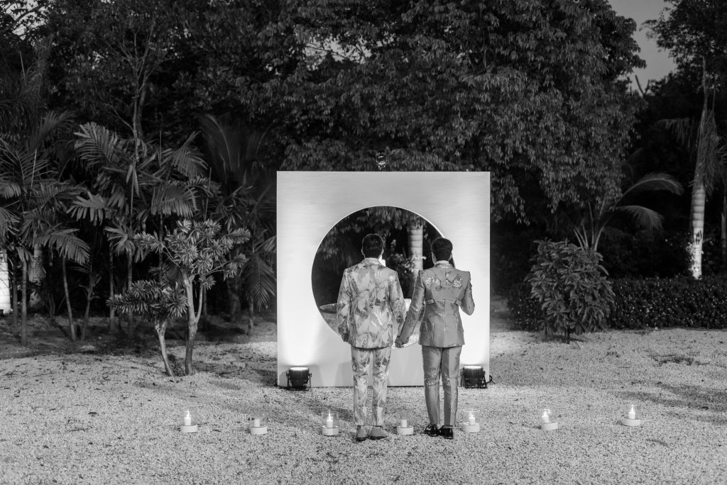 cutting the cake dominican republic
