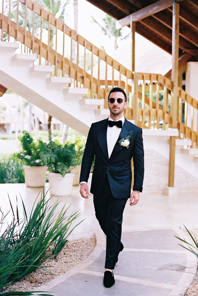 groom portraits casa de campo