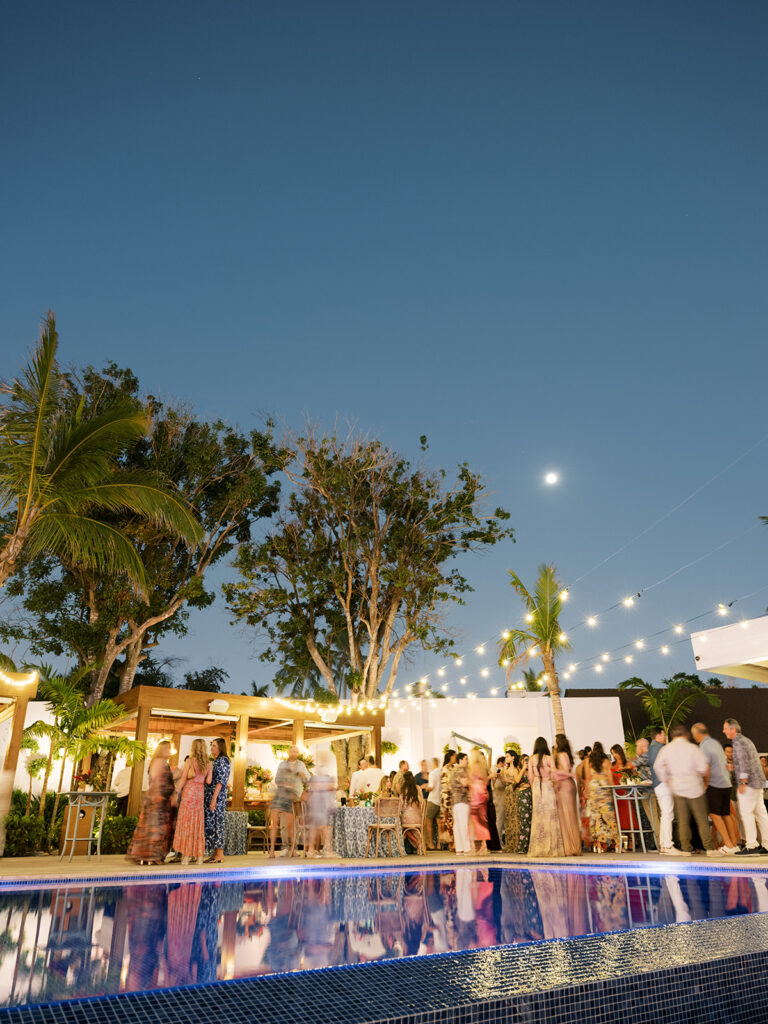 night view minitas beach club