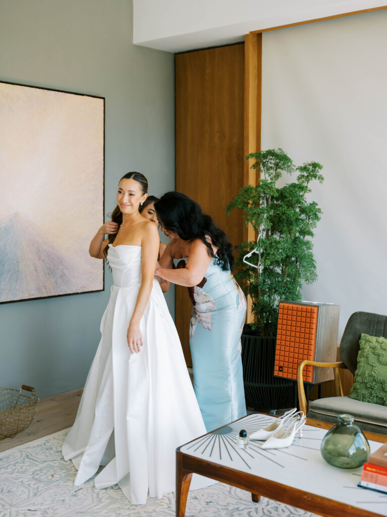 bride getting ready casa de campo